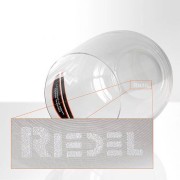 Beber de vidrio con logo de la marca grabado con láser "Riedel"